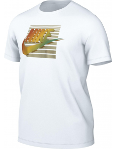 Camiseta Blanca Nike con Diseño de Letras en Vibrantes Colores (FQ7995-100).