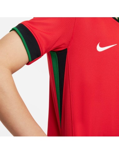 Camiseta Nike Portugal Selección: Lleva los Colores de Tu Equipo (FJ4371-657).