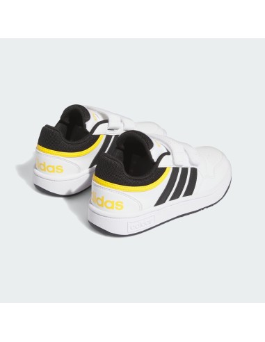 Zapatillas Adidas Hoops 3.0 Blanca Negras y Detalles Amarillos con Velcro | Estilo y Comodidad para Niños (IF5316).