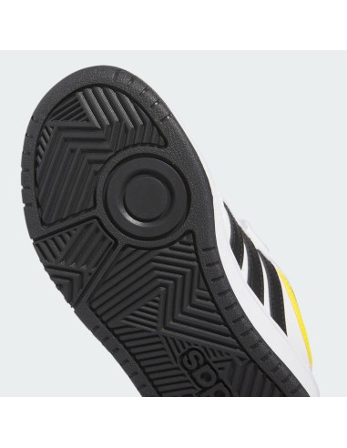 Zapatillas Adidas Hoops 3.0 Blanca Negras y Detalles Amarillos con Velcro | Estilo y Comodidad para Niños (IF5316).