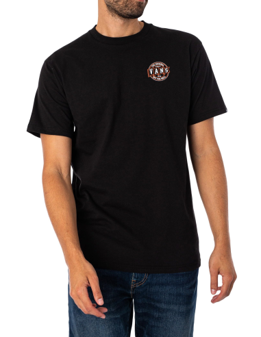 Camiseta Vans Pennant Negra | Estilo y Comodidad Urbana (VN000HXBBLK).