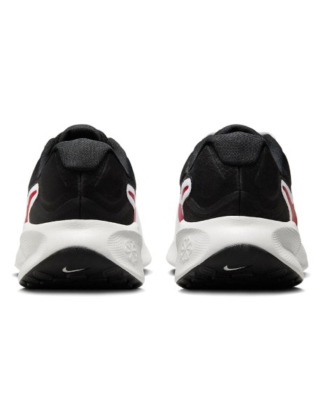 Zapatillas Nike Revolution Blancas y Rojas | Rendimiento y Estilo en Cada Zancada (FB2207-102). Zapatillas Nike Revolution Blancas y Rojas | Rendimiento y Estilo en Cada Zancada (FB2207-102).