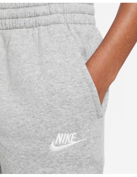 Pantalón Nike Club Gris JR | Ropa Deportiva para Niños (FD3008-063). Pantalón Nike Club Gris JR | Ropa Deportiva para Niños (FD3008-063).