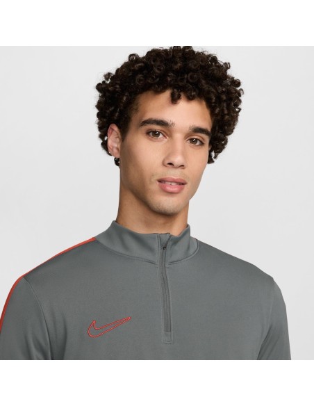 Sudadera Nike Gris H Academy - Comodidad y Estilo Deportivo (DX4294-068). Sudadera Nike Gris H Academy - Comodidad y Estilo Deportivo (DX4294-068).