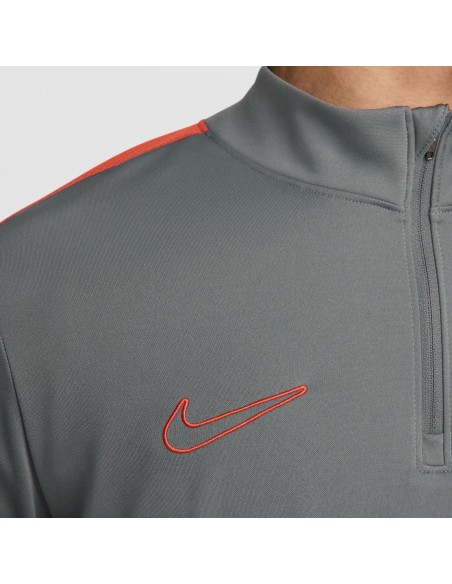 Sudadera Nike Gris H Academy - Comodidad y Estilo Deportivo (DX4294-068). Sudadera Nike Gris H Academy - Comodidad y Estilo Deportivo (DX4294-068).