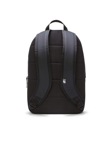 Mochila Negra Nike | Estilo y Funcionalidad para el Día a Día (DC4244-010).