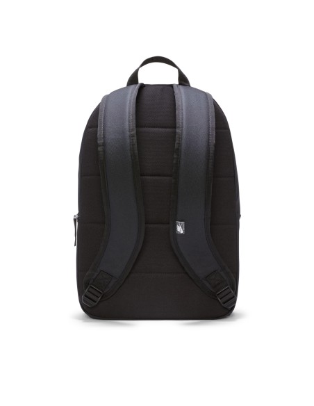 Mochila Negra Nike | Estilo y Funcionalidad para el Día a Día (DC4244-010). Mochila Negra Nike | Estilo y Funcionalidad para el Día a Día (DC4244-010).