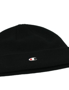 Gorro Champion Negro con Logo | Estilo Deportivo y Calidez (806065-K001).