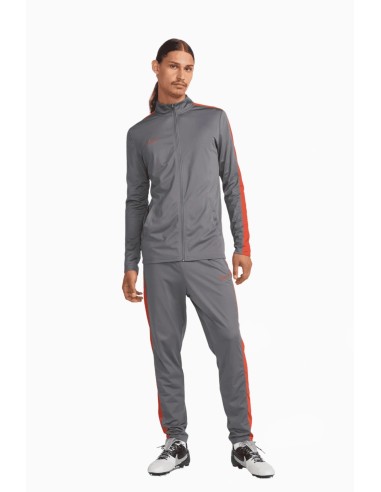 Chándal Nike Gris para Hombre | Estilo Deportivo y Confort Premium (DV9753-068).