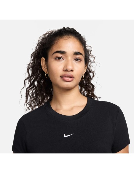 Camiseta Negra Nike para Mujer | Estilo Deportivo y Confort (FV5508-010).
