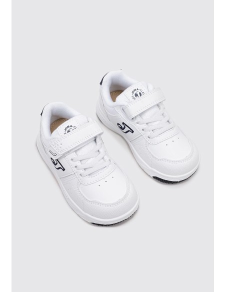 Zapatillas Harvard Blancas con Velcros Joma | Estilo y Comodidad (WHARW2203V). Zapatillas Harvard Blancas con Velcros Joma | Estilo y Comodidad (WHARW2203V).