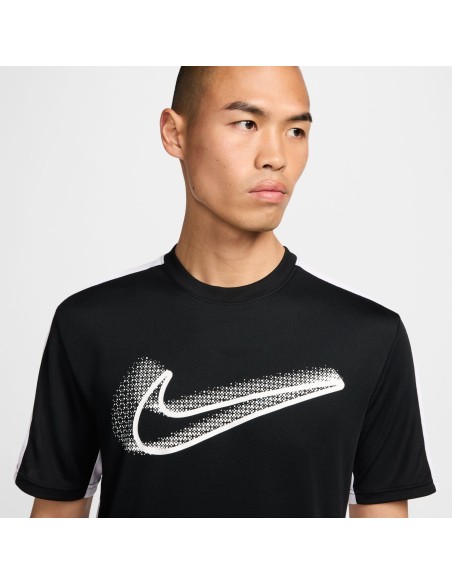 CAMISETA NEGRA NIKE (FZ0408-010).