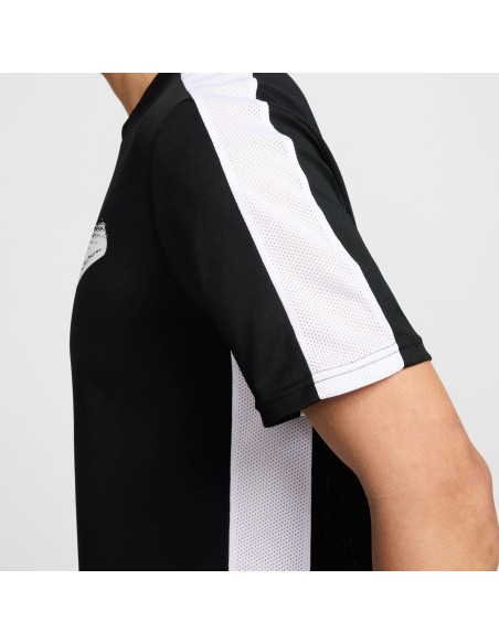 CAMISETA NEGRA NIKE (FZ0408-010).