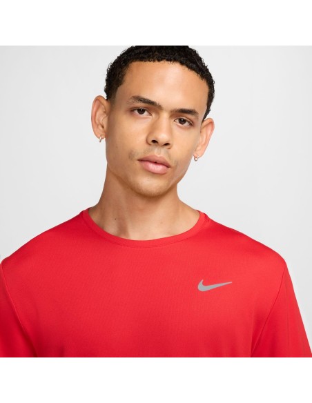 CAMISETA NIKE MILER ROJA (DV9315-657).