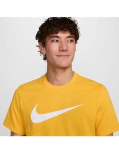 CAMISETA AMARILLO  FLUOR NIKE H (DC5094-739). 2