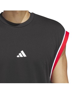 CAMISETA NEGRA ADIDAS (JI7577). 2