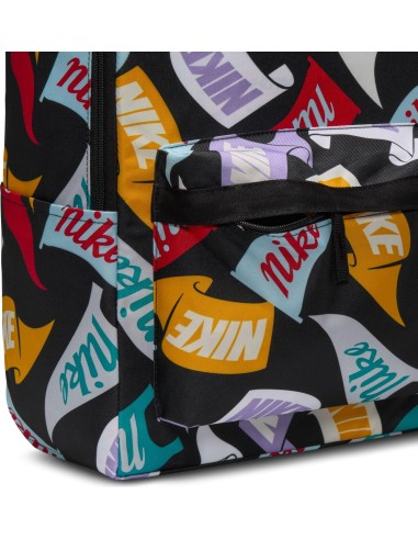 MOCHILA NIKE COLORES PENANT TOSS (HJ8322-010).