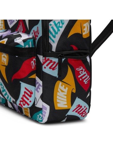 MOCHILA NIKE COLORES PENANT TOSS (HJ8322-010).