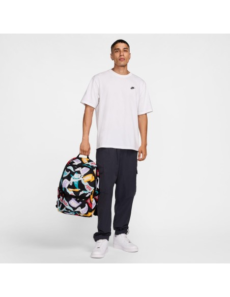 MOCHILA NIKE COLORES PENANT TOSS (HJ8322-010).